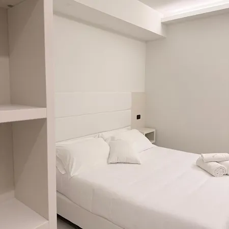 Otel Twins