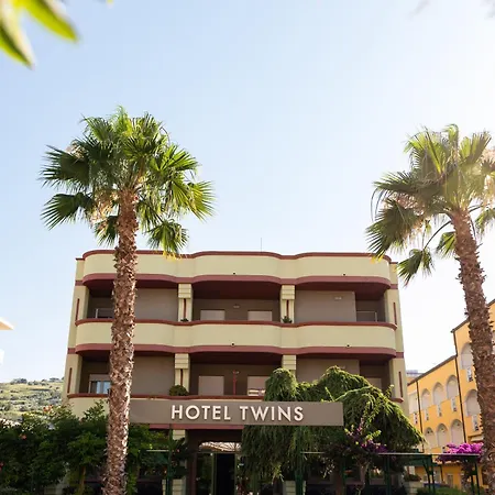 Hotel Twins 3*